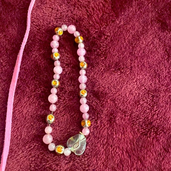 2 necklaces (long beaded, Pink suede w/pendant and 1 beaded bracelet) - Picture 11 of 13